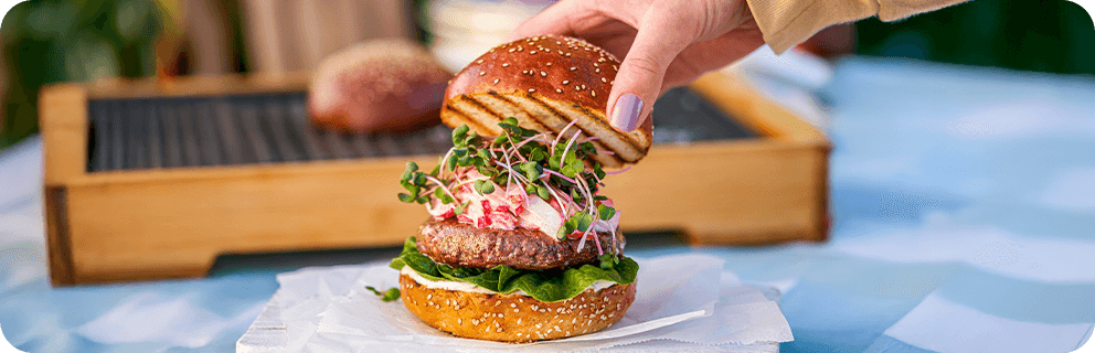 Jarní angus burger s ředkvičkovou salsou - Desktop