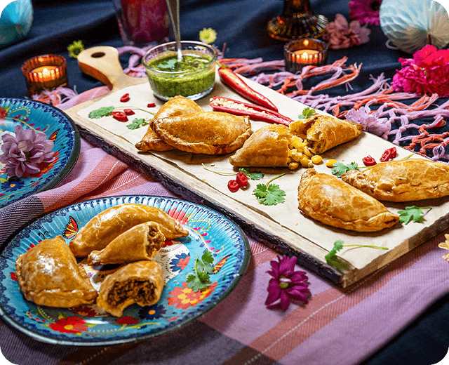 Empanadas s mletým masem a pikantní bylinkovou salsou - Mobile